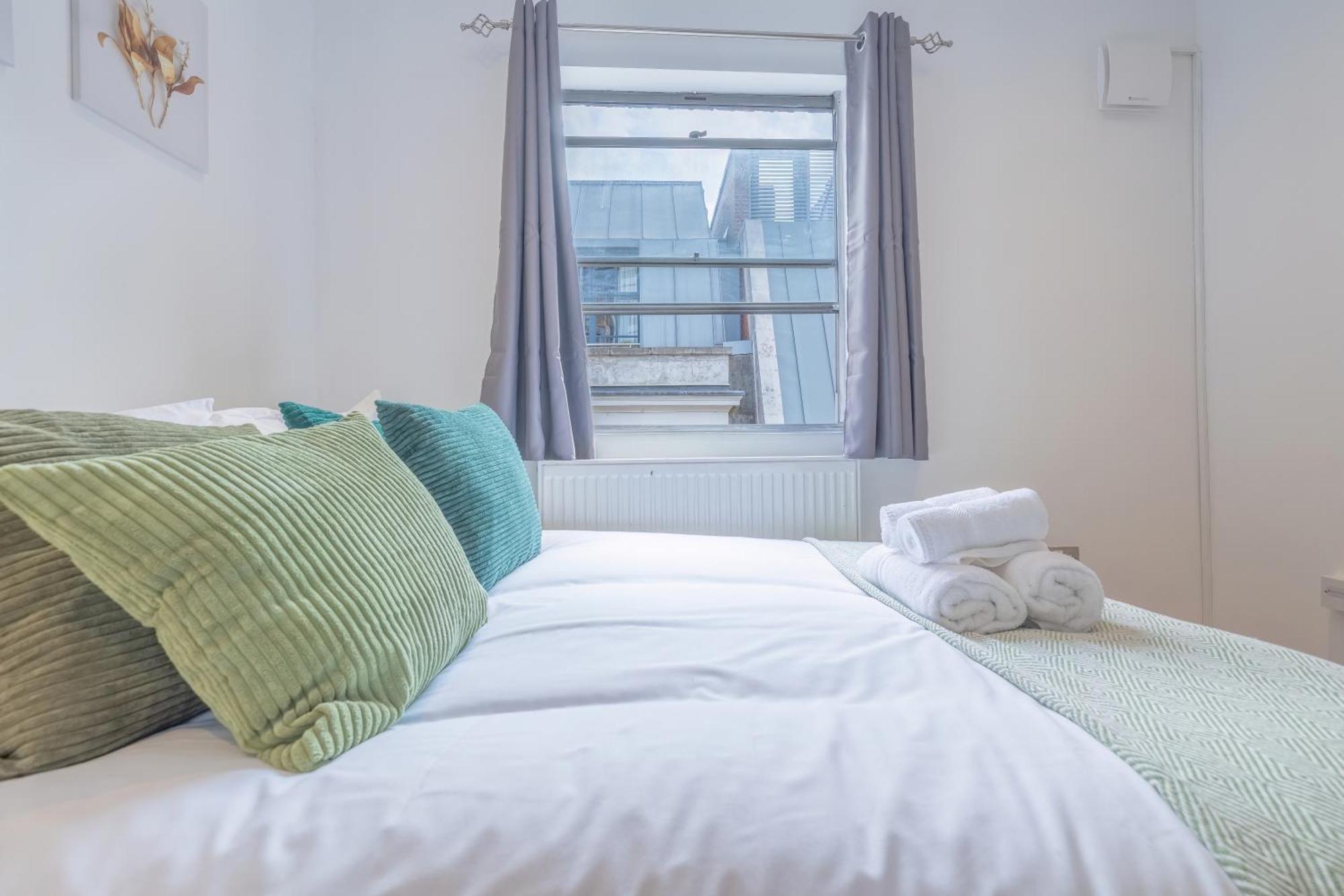 Premier Liverpool Street 2 Bed Super